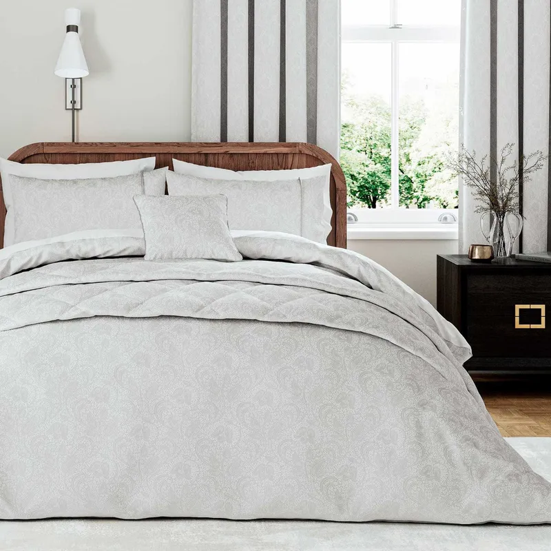 1951 'Ashleigh' Jacquard Duvet Cover Set in Silver Size: King Silver King