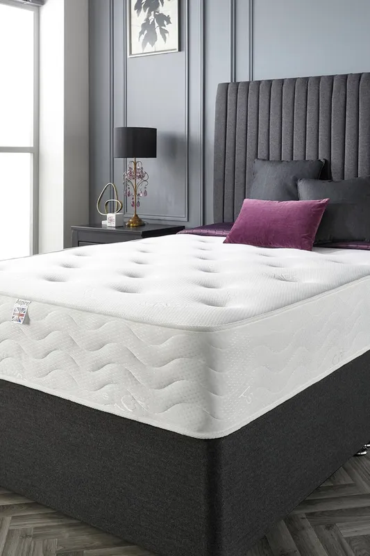 Aspire 1000 Tufted Pocket+ Mattress in White Size: King - White - Size: King