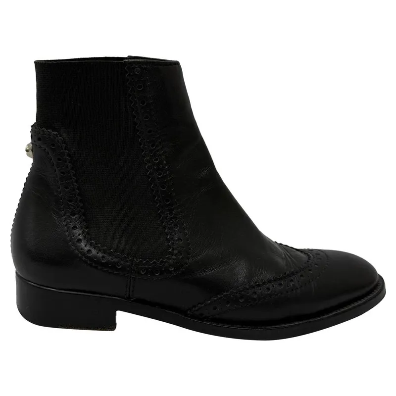 Balenciaga Women's Preloved Perforated Wingtip Chelsea Boots in Black Leather Size: 2 Black 2 female