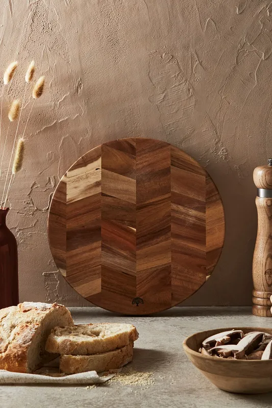 Barbary & Oak BO847023 Chevron Round Chopping Board Acacia Wood in Brown Brown