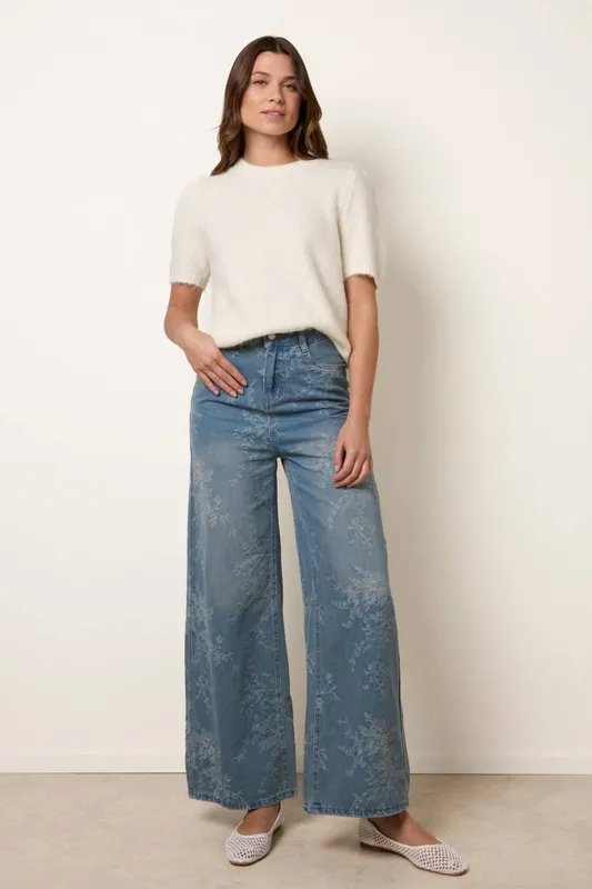 Blue Vanilla Women's Blue Floral Print Jeans Size: 8 - Blue