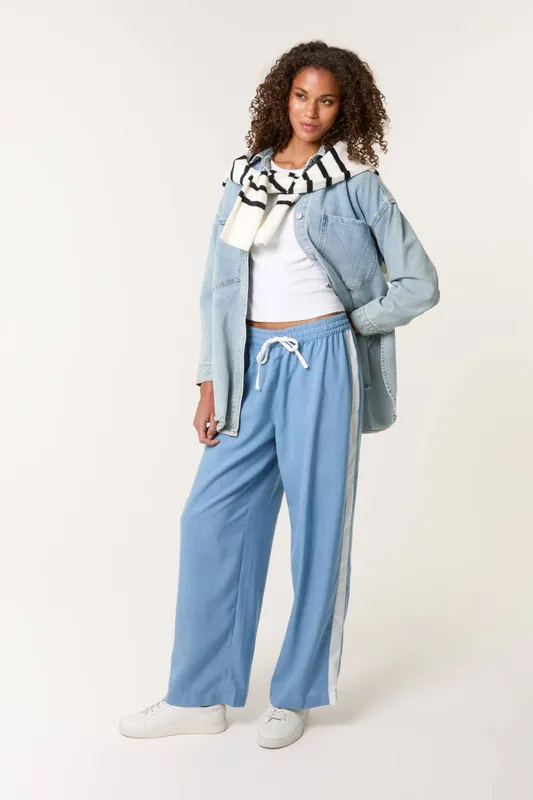 Blue Vanilla Women's Blue Side Stripe Trouser Size: XL - Blue