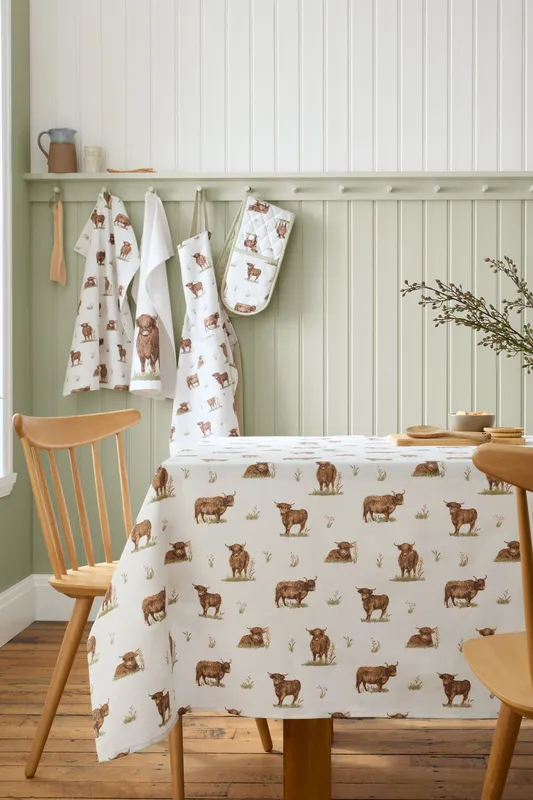 Catherine Lansfield Unisex 'Angus Highland Cow' Cotton 137x229cm Table Cloth in Natural Natural female