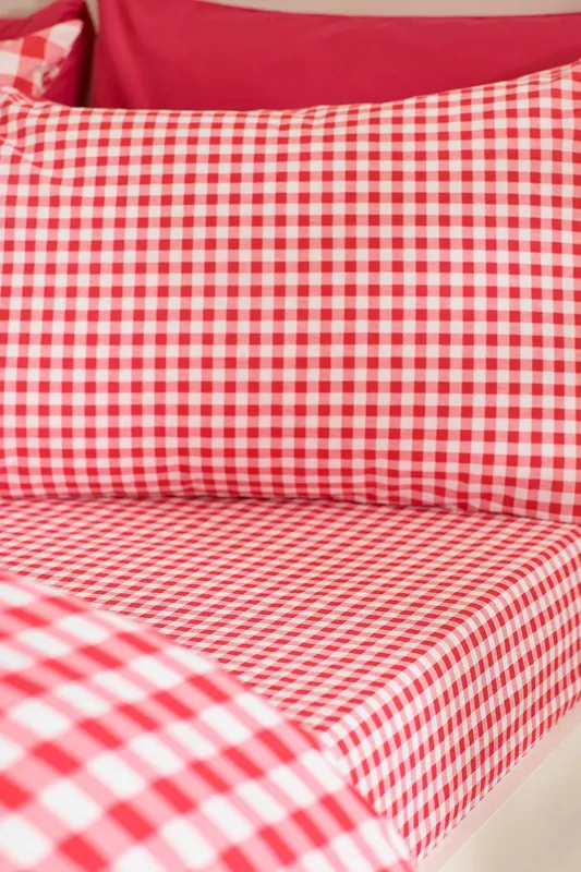 Catherine Lansfield 'Bamford Gingham Check' Fitted Sheet in Red Size: Single Red Single