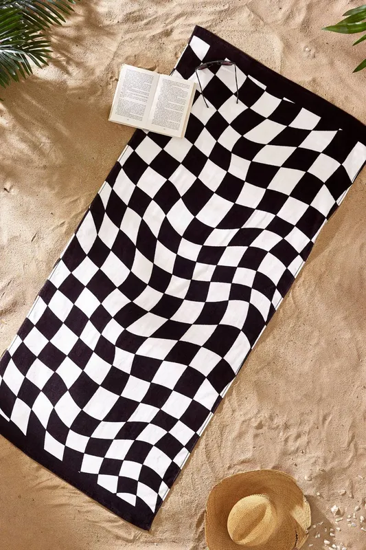 Catherine Lansfield 'Checkerboard' Cotton Beach Towel in Black - Black