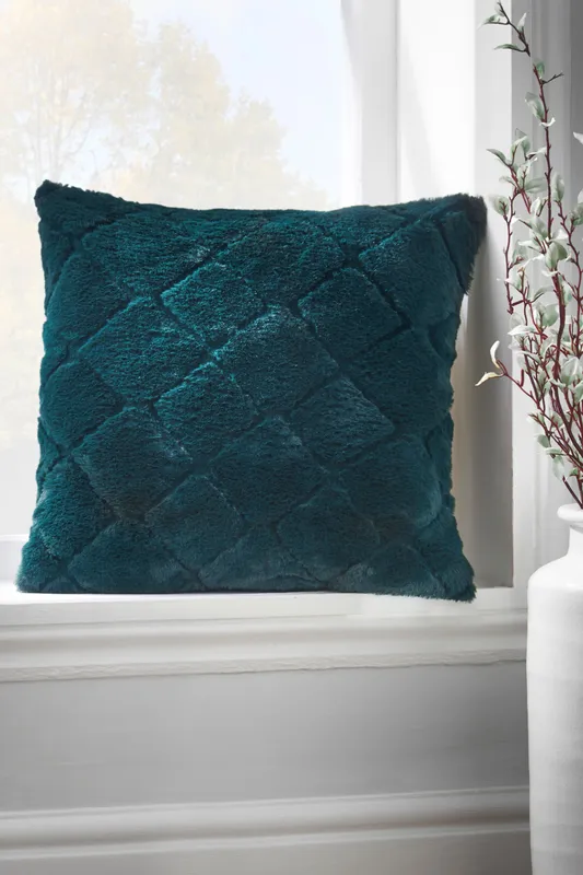 Catherine Lansfield 'Cosy Diamond' Cushion in Green Size: 43 cm x 43 cm Green 43 cm x 43 cm