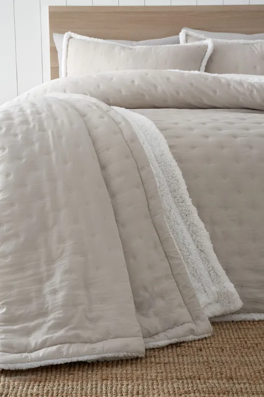 Catherine Lansfield 'Cosy Nori' Soft Sherpa Bedspread in Cream - Cream