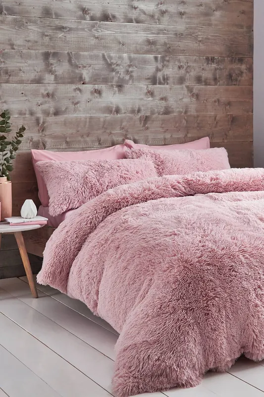 Catherine Lansfield 'Cuddly' Faux Fur Duvet Set in Pink Size: Double Pink Double