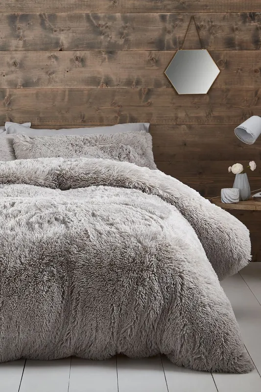 Catherine Lansfield 'Cuddly' Faux Fur Duvet Set in Silver Size: Single Silver Single