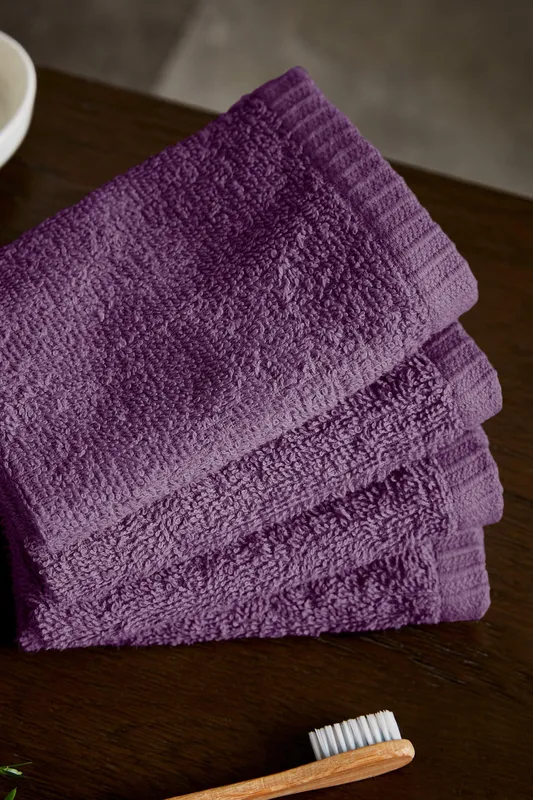 Catherine Lansfield 'Quick Dry' Face Cloth 4 Pack in Plum Plum