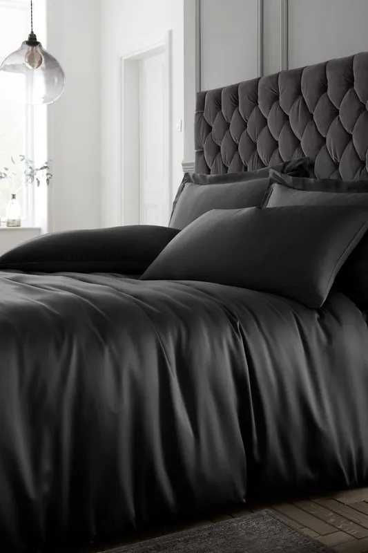Catherine Lansfield 'Silky Soft Satin' Duvet Set in Black Size: King - Black