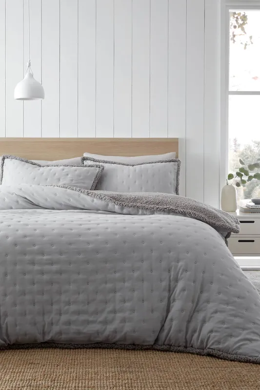 Catherine Lansfield Cosy Nori Sherpa Super King Duvet Set Silver