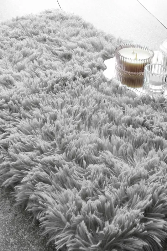 Catherine Lansfield 'Cuddly' Deep Pile Faux Fur Bath Mat in Silver Silver