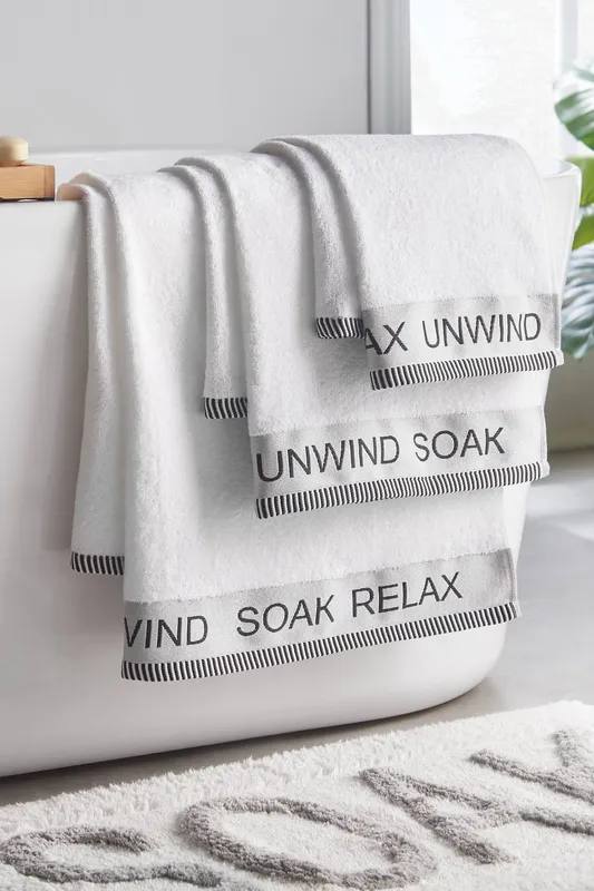 Catherine Lansfield 'Relax & Unwind' 4 Piece Towel Set in White - White