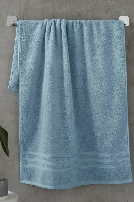 Catherine Lansfield Unisex 'Zero Twist' Bath Towel in Blue Blue female