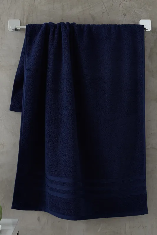 Catherine Lansfield 'Zero Twist' Bath Towel in Navy - Navy