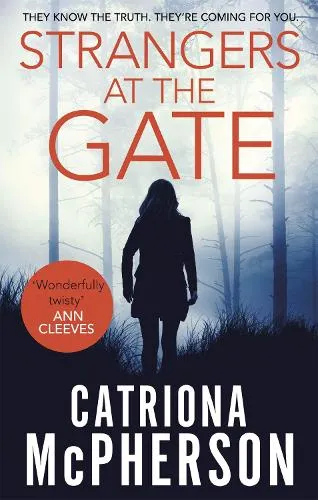 Catriona McPherson Strangers at the Gate