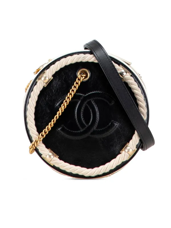 Chanel Women's Preloved Crumpled Calfskin En Vogue Round Bag in Black - Black