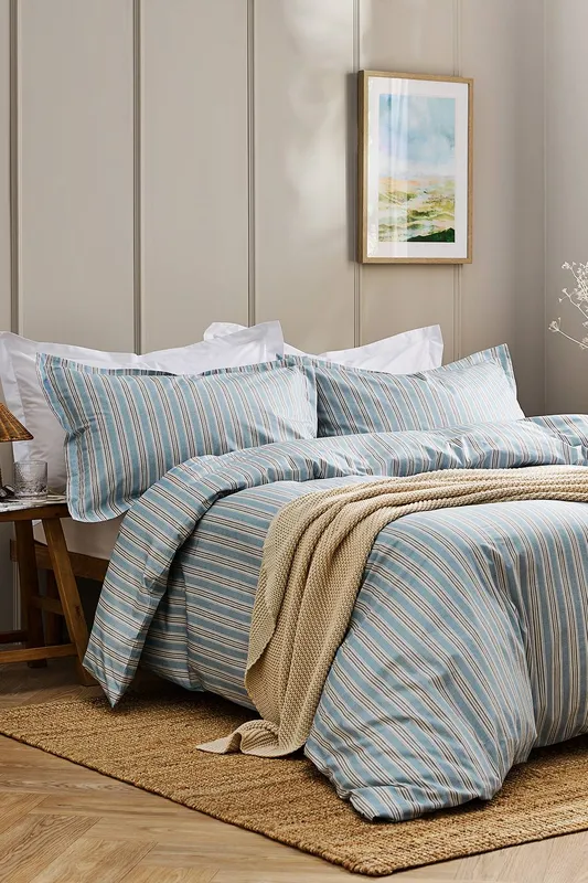 Christy 'Calder Stripe' Heritage Inspired Cotton Percale Duvet Cover Set in Blue Size: Single - Blue - Size: Single