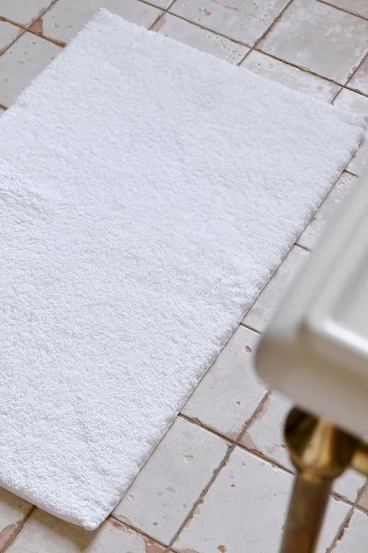 Christy Deep Pile Luxury 100% Cotton 2444GSM Non Slip Bath Rugs in White White