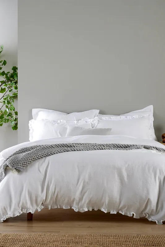 Christy Unisex Double Layered Relaxed Cotton Ruffle Design Duvet Cover Set in White Size: Single White Single female