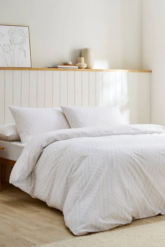 Christy Unisex 'Lattice' Geometric Cotton Percale Duvet Cover Set in White Size: King White King female