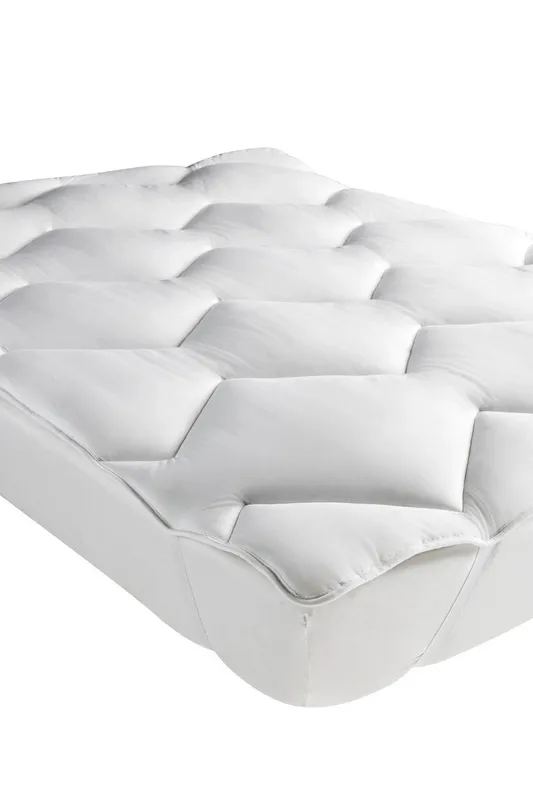 Christy Luxury Quilted Mattress Topper in White Size: Single White Single
