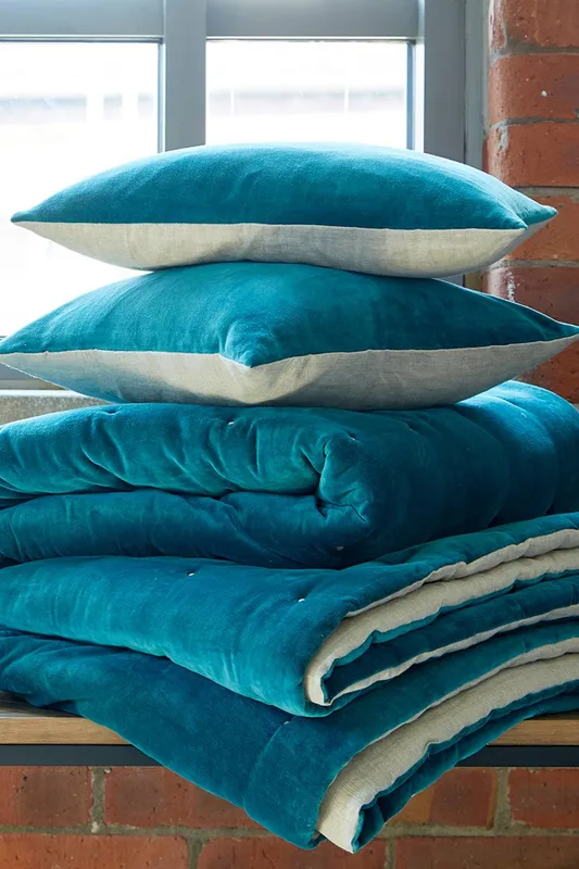 Christy Luxury Quilted Velvet 'Jaipur' Throw in Blue Size: 140cm x 200cm - Blue - Size: 140cm x 200cm