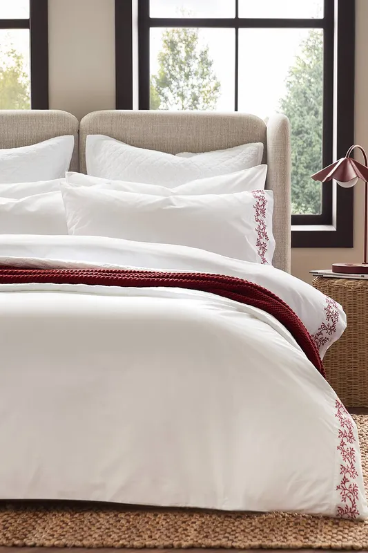 Christy 'Mistletoe' Romance Design Cotton Duvet Cover Set in Red Size: Super King Red Super King