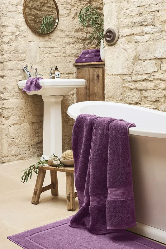 Christy Unisex 'Renaissance' Luxury 675GSM Egyptian Cotton Towels in Purple Purple female