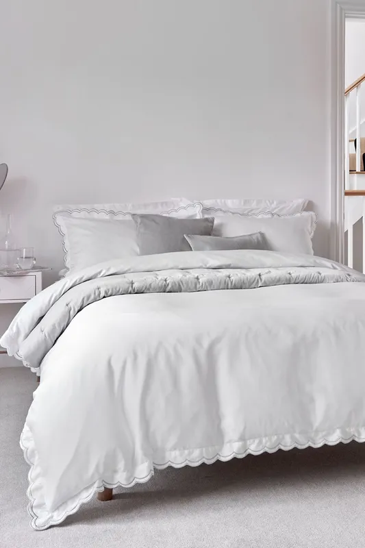 Christy Scallop Edge Cotton Sateen Duvet Sets in Green Size: Double - Green - Size: Double