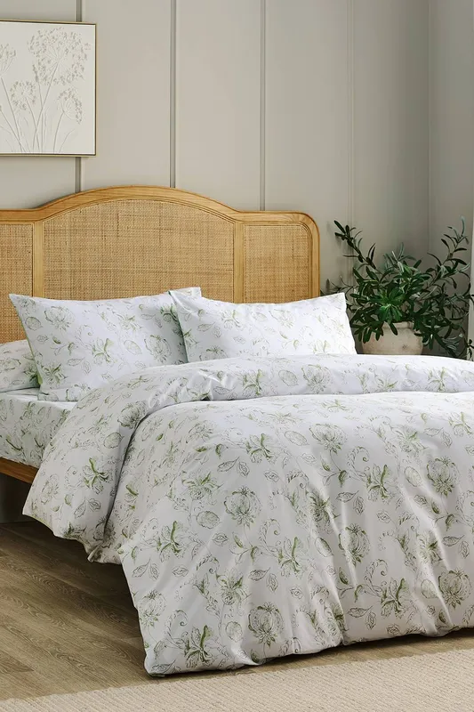 Christy 'Amelia' Floral Cotton Percale Duvet Cover Set in White Size: Super King - White
