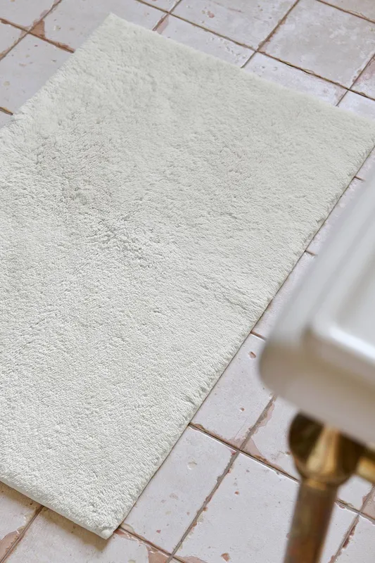 Christy Deep Pile Luxury 100% Cotton 2444GSM Non Slip Bath Rugs in Light Beige - Light Beige