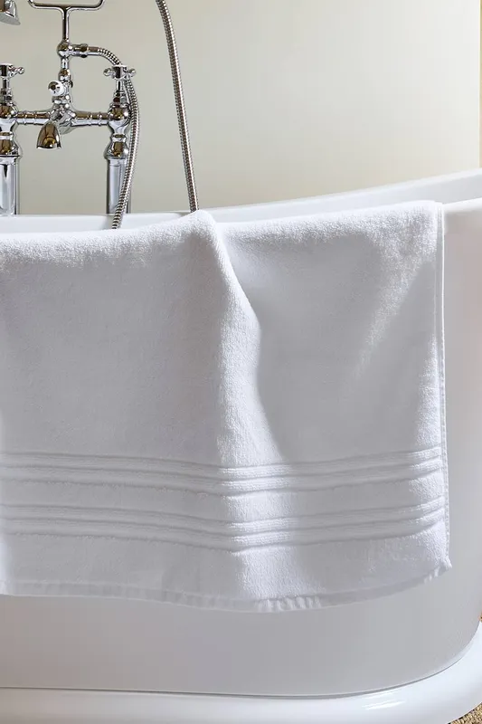 Christy Unisex 'Serene' Pastel 100% Combed Cotton Bath Mat in White White female