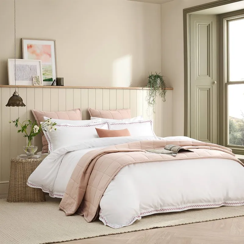 Christy 'Wave Edge' Embroidered Cotton Percale Duvet Cover Sets in Pink Size: Single Pink