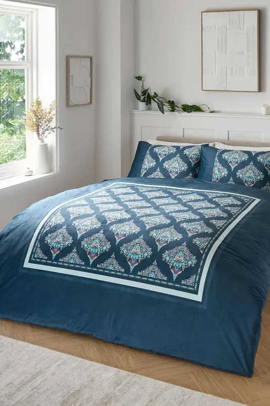 Cotton Traders Unisex Ophelia Digital Printed Velvet Duvet Set in Teal Size: Double Teal female