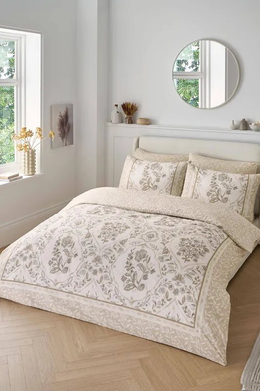 Cotton Traders Unisex Chatsworth Cotton Duvet & Fitted Sheet Set in Ecru Size: Single Ecru Single female