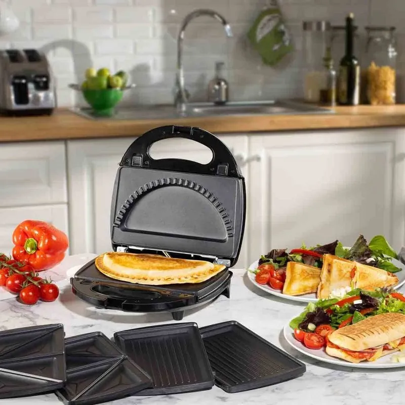 Daewoo Unisex 3-in-1 Panini Press Crimp & Sandwich Toastie Maker Crimper in Black Black One Size female