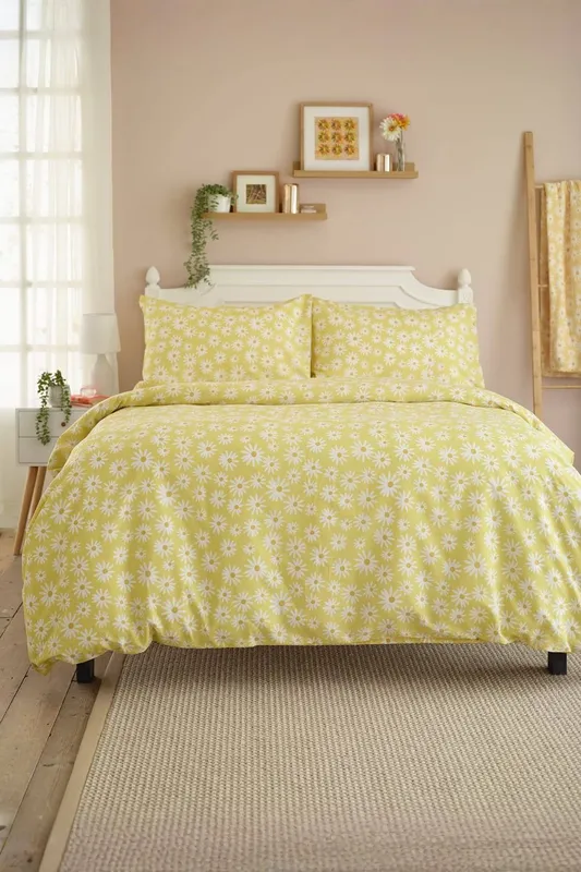 Deyongs Lazy Daisy Duvet Set in Printed Flower Design in Yellow Size: Double Yellow Double