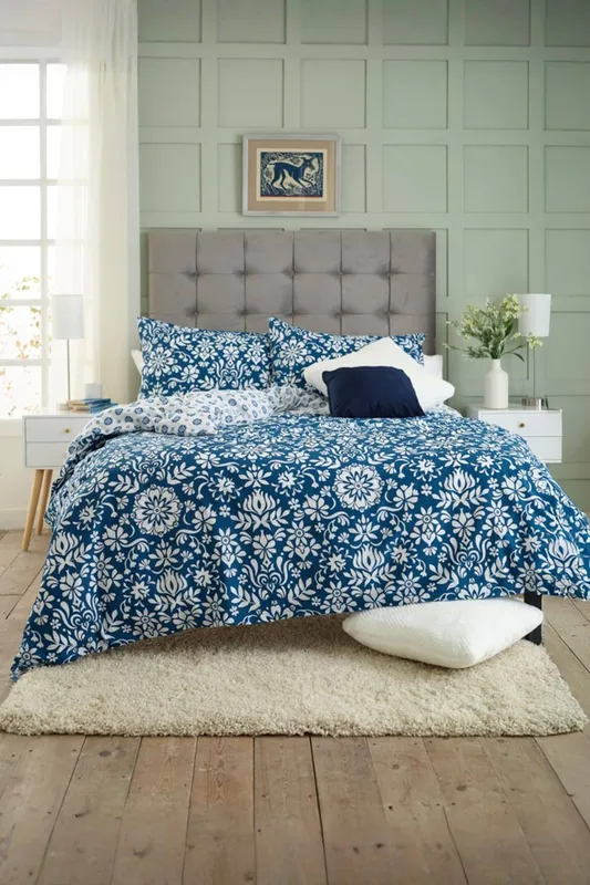 Deyongs Unisex Ornamental Tile Floral Duvet Set w/ Printed Fabric Bag in Blue Size: Double Blue Double female