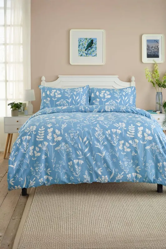 Deyongs Silhouette Floral Duvet Set Soft Cotton Blend in Blue Size: King - Blue - Size: King