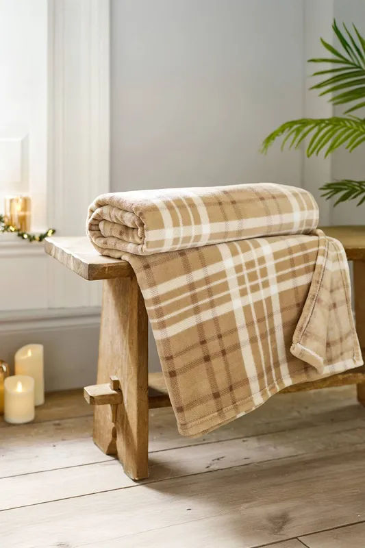 Deyongs Unisex Snuggle Check Throw Blanket 140x180cm – Super Soft Coral Fleece – Printed Plaid Design 1846 in Fawn Size: 140cm x 180cm Fawn 140cm x 180cm female