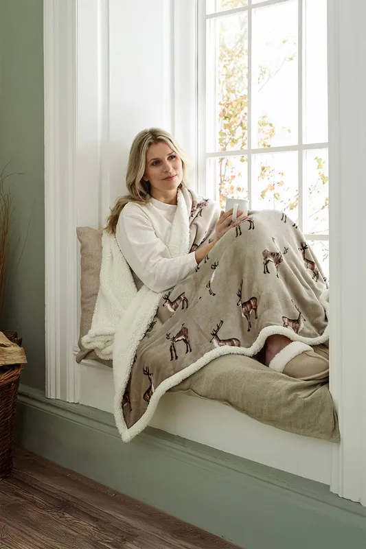 Deyongs Sterling Stag Mocha Heated Sherpa Throw – 140x180cm Soft Blanket - 10 Heat Settings 1846 in Brown Size: 140cm x 180cm - Brown - Size: 140cm x 180cm