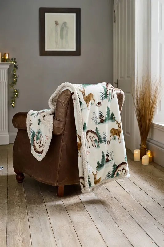 Deyongs Winter Deers Sherpa Fleece Throw – 140 x 180cm Soft Woodland Animal Blanket with Flannel Front & Cosy 1846 in White Size: 140cm x 180cm - White