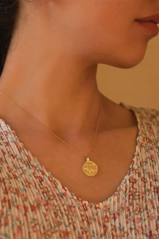 Elk & Bloom Women's Chunky 14K Gold Leo Coin Necklace - Gold
