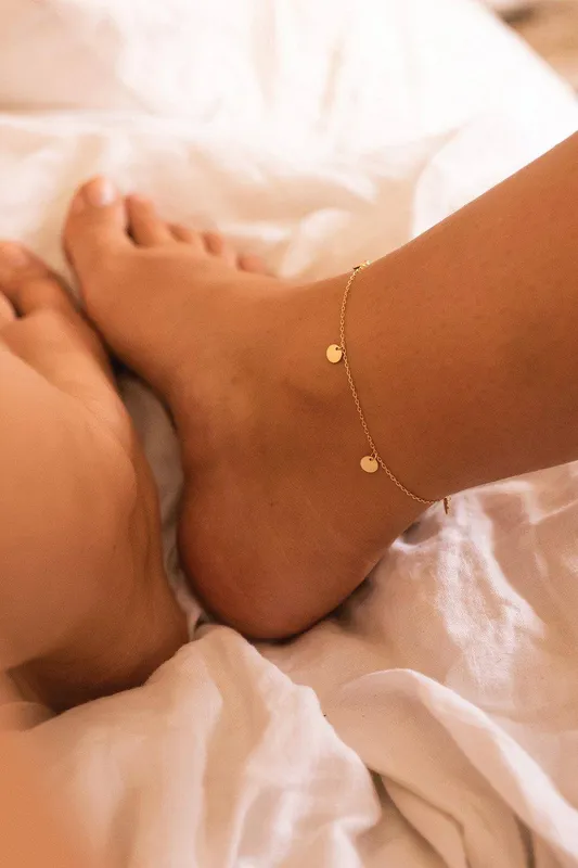 Elk & Bloom Women's Delicate 14K Gold Coin Anklet - Gold