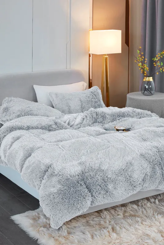 Ezysleep Unisex Silver Faux Fur Duvet Cover Set Size: Single Silver female