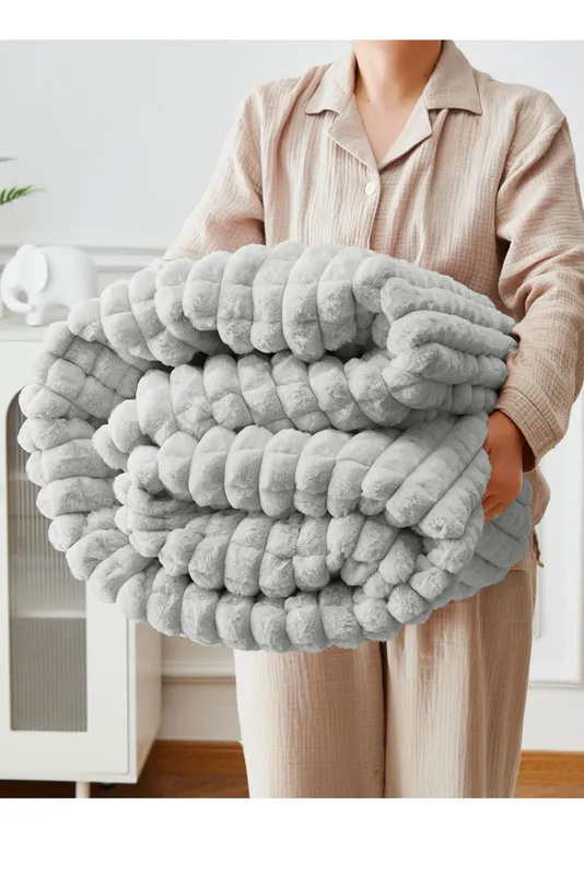 Ezysleep Super Soft Luxury Faux Fur Box Throw in Silver Size: Large Silver Large