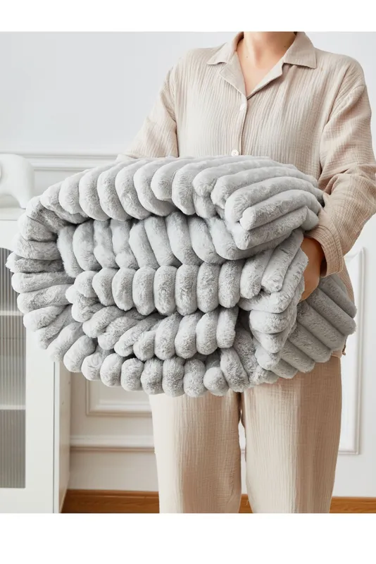 Ezysleep Super Soft Luxury Faux Fur Stripe Throw in Silver Size: Extra Large Silver Extra Large
