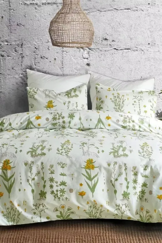 Ezysleep Meadow Flower Printed Duvet Set in Green Size: Double - Green